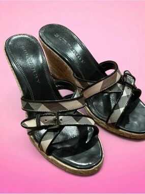 🩶Burberry Black and Beige Plaid Espadrille Wedge Sandals with Buckle